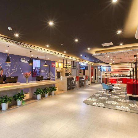 Ibis Wuhan Hubu Alley Hotel Bagian luar foto