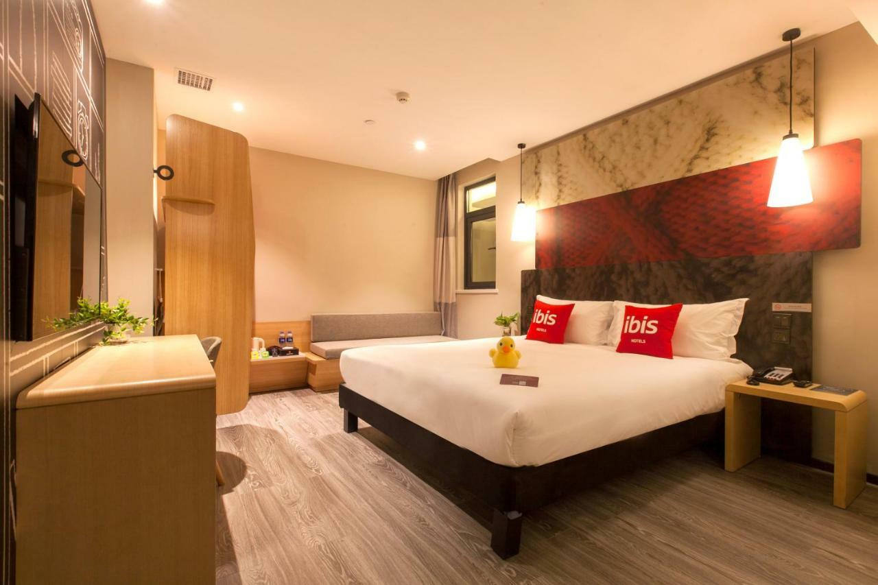 Ibis Wuhan Hubu Alley Hotel Bagian luar foto